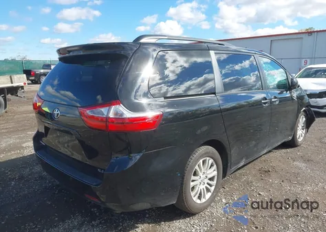 2017 Toyota Sienna Xle 8 Passenger z USA, uszkodzony, nr VIN 5TDYZ3DC4HS887805